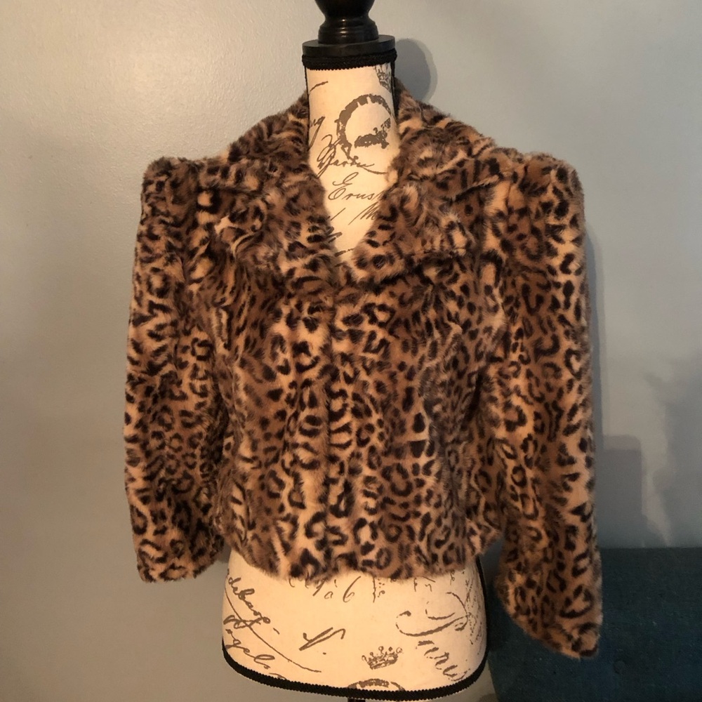 NWOT Betsy Johnson Cropped Faux Fur sz S